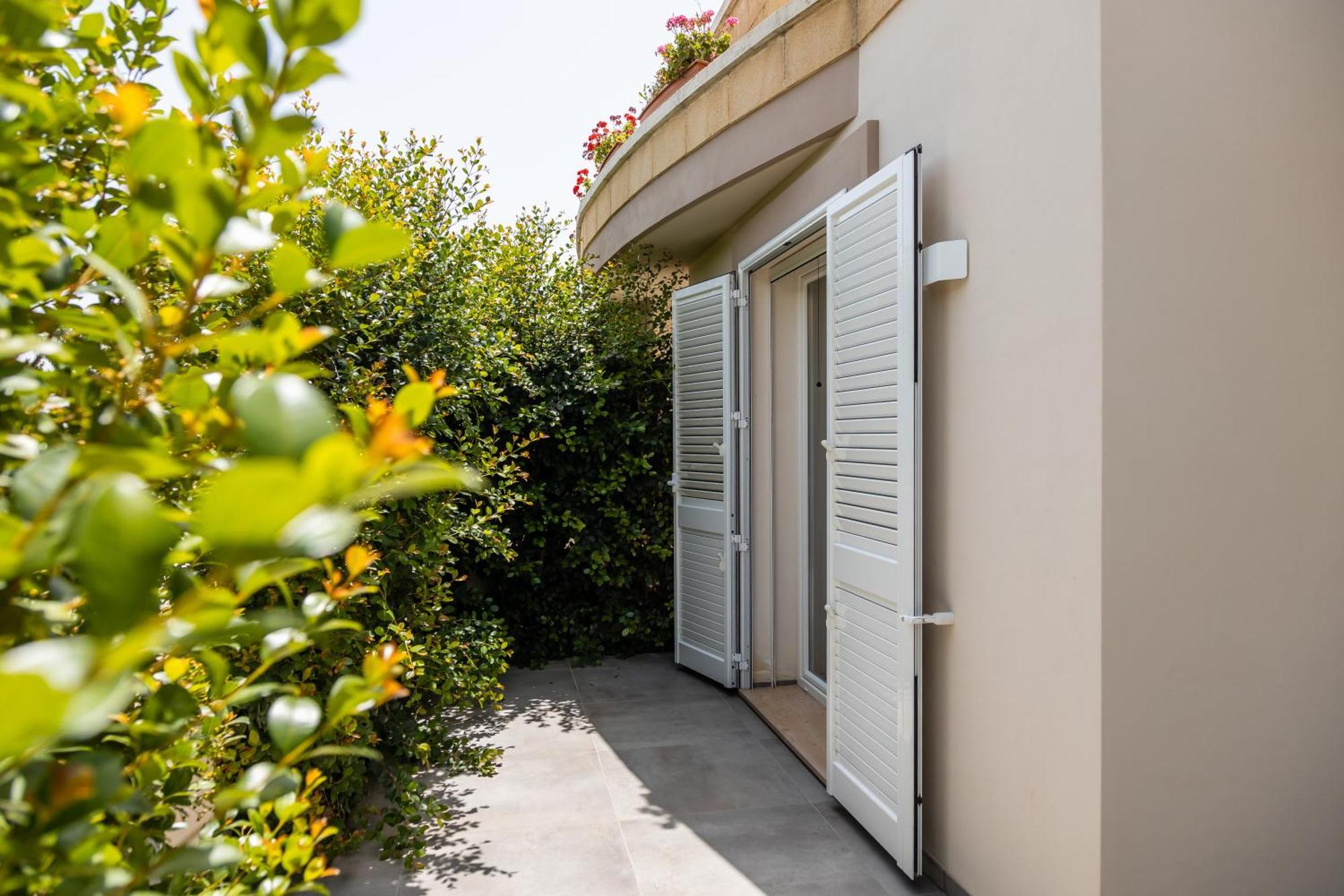 La Collina Di Montegrappa - Suites With Heated Private Pool - Suites With Shared Pool Tuglie Phòng bức ảnh