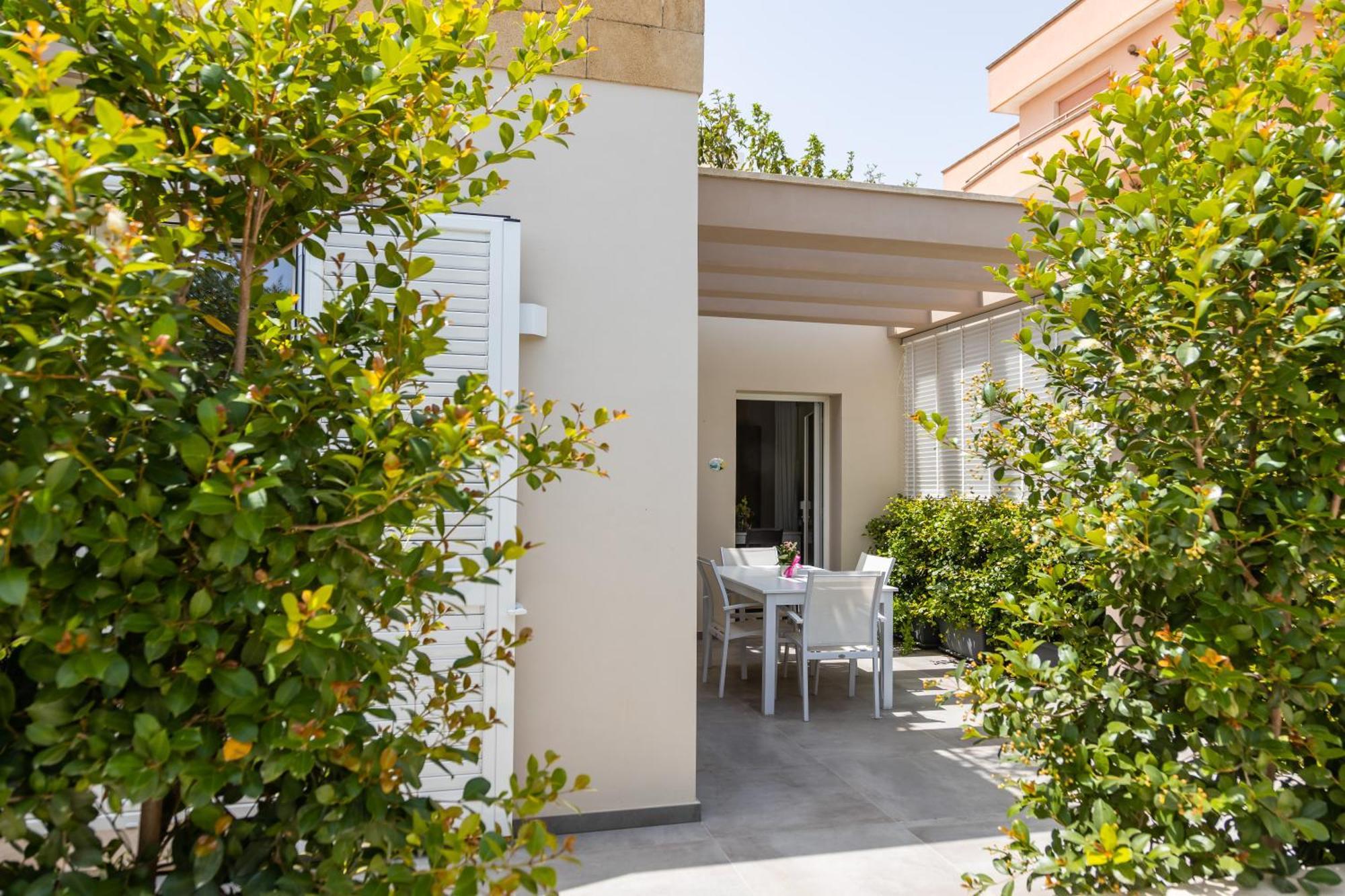La Collina Di Montegrappa - Suites With Heated Private Pool - Suites With Shared Pool Tuglie Phòng bức ảnh